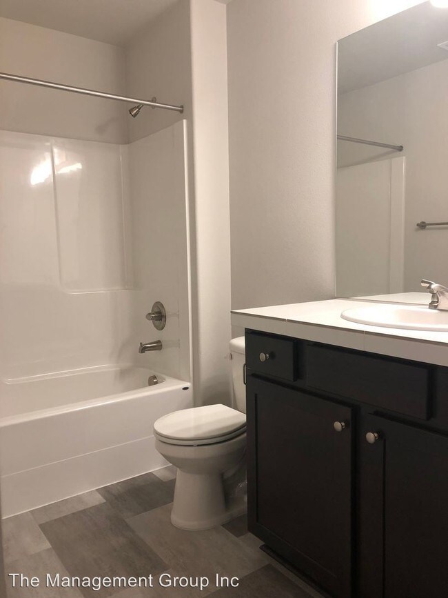 Building Photo - 3 br, 2.5 bath House - 5714 NE 59th Circle