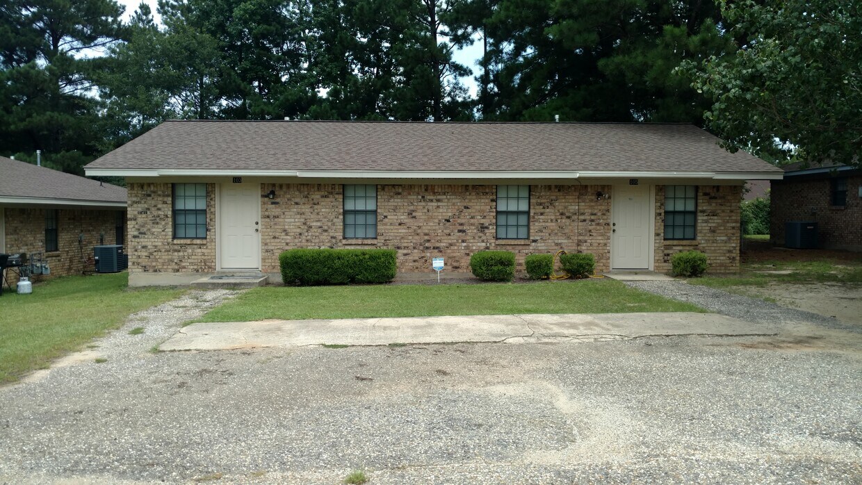 Primary Photo - 105 Debra Ln