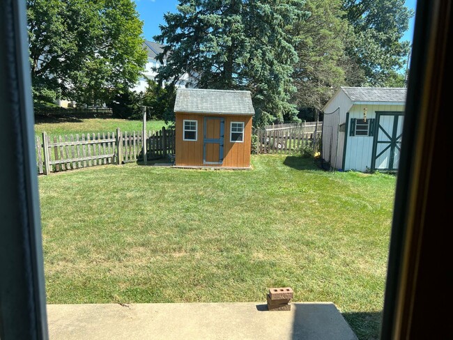 Building Photo - 3 br, 1.5 bath House - 131 FOXCHASE DRIVE