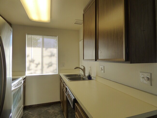 Foto del edificio - 5350 Baltimore Dr