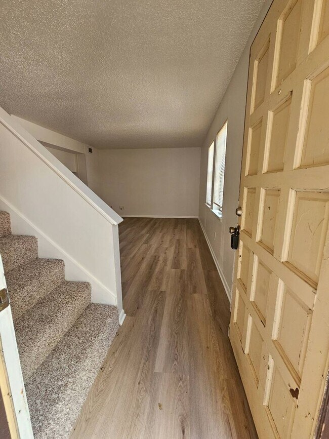 Foto del edificio - 8521 Dryfield Dr