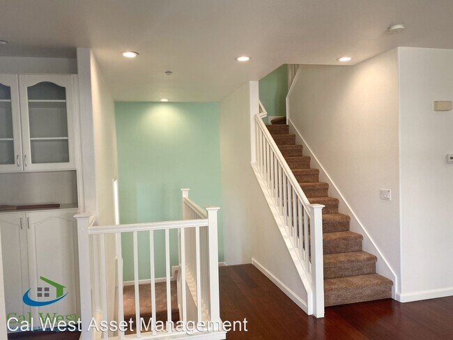 Building Photo - 3 br, 2.5 bath House - 1141 Rock Avenue