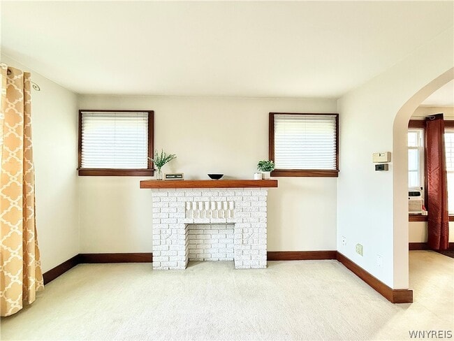 Building Photo - 245 Hamilton Dr