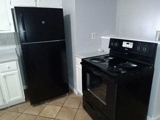 Foto del edificio - 7517 Lockwood Dr