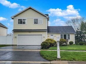Building Photo - 900 Ashford Ln