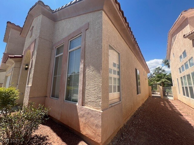 Foto del edificio - 157 Lakewood Garden Dr