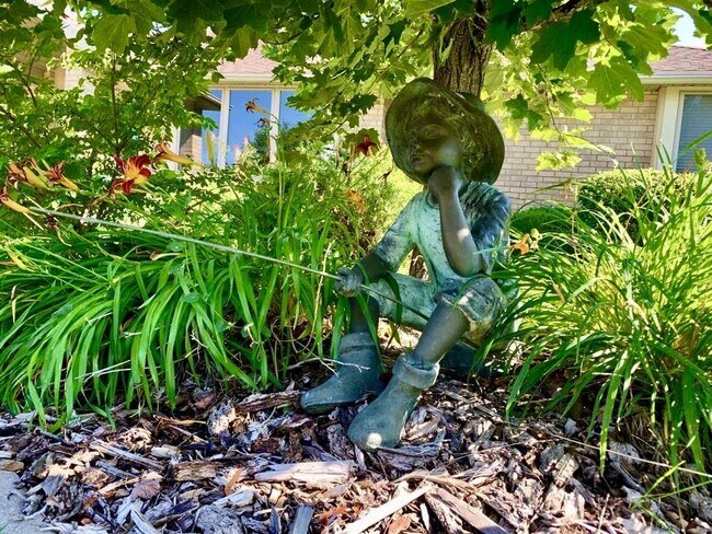 Building Photo - 1022 E 5275 S