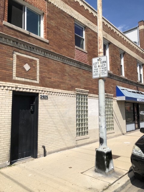 Building Photo - 2404 W Augusta Blvd
