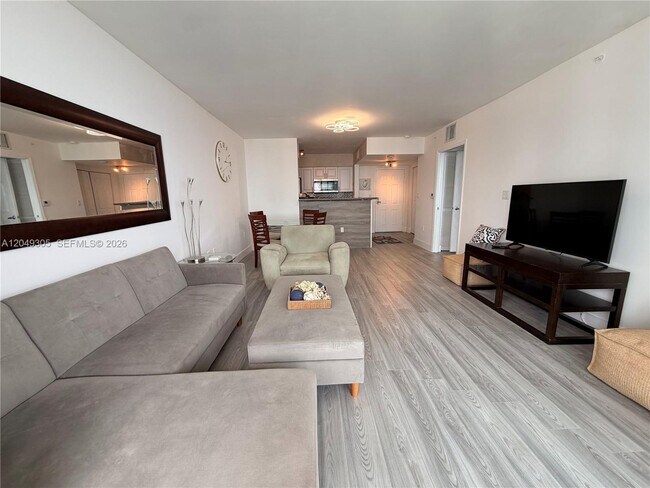 Building Photo - 1155 Brickell Bay Dr