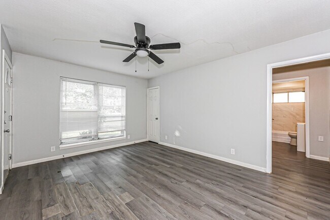 Building Photo - 3 BR/1BA | Updated Single Family Home | 1-Car Garage  | Large Backyard!
