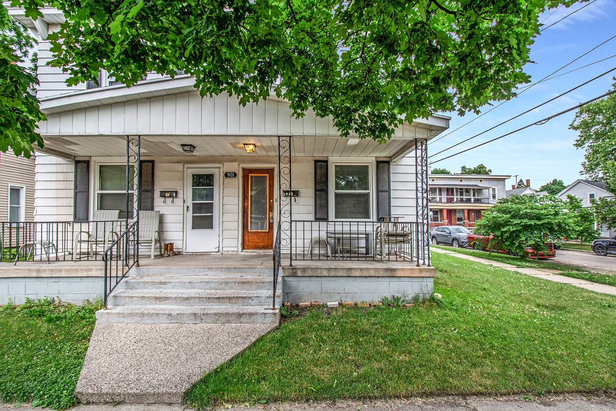 Primary Photo - 901 Nagold St NW
