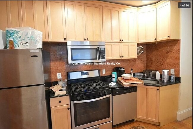 Building Photo - 69 Babcock St