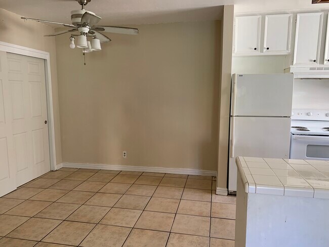 Foto del edificio - 1051 Rock Springs Rd