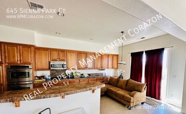 Building Photo - BIG HOUSE!  Great views!