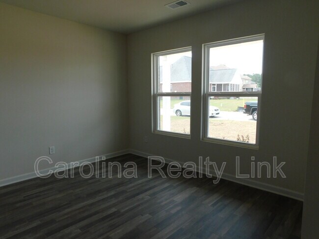 Foto del edificio - 4027 Lake Russell Dr