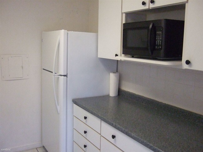 Building Photo - 2 br, 1 bath  - Bethesda Park Condominiums