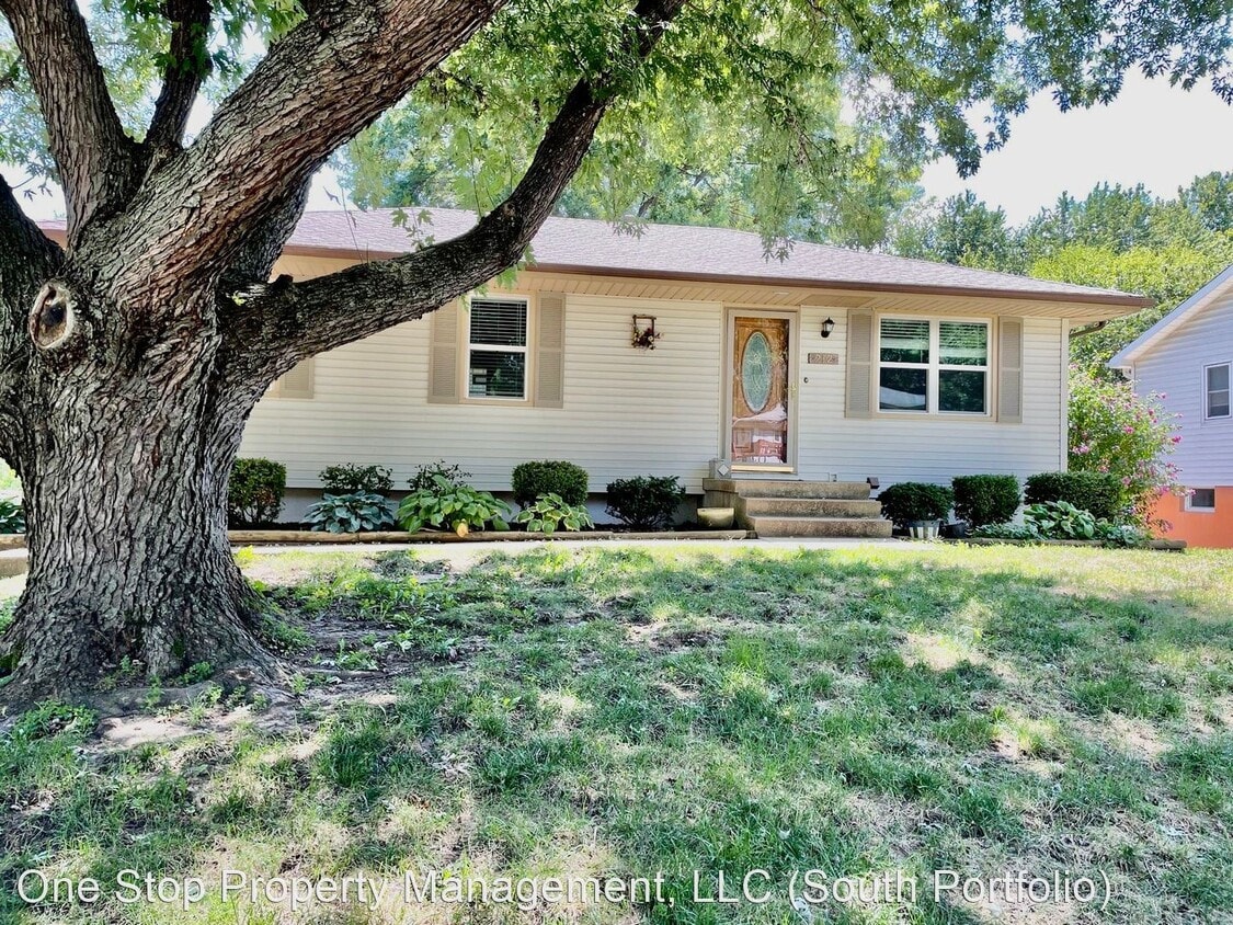 Primary Photo - 3 br, 2 bath House - 212 NW Summit Drive