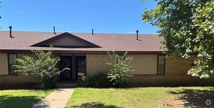 Building Photo - 1500 E Proctor Ave