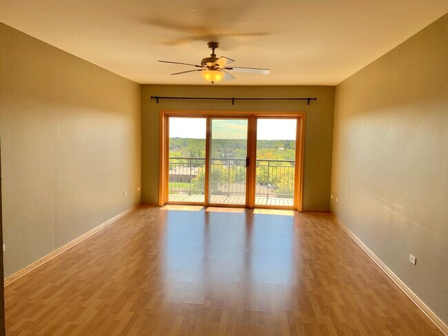 Foto del edificio - 5555 N Cumberland Ave