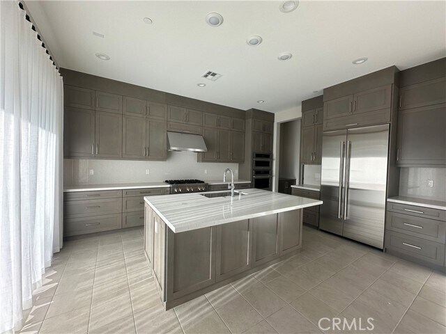 Building Photo - 290 Brackens