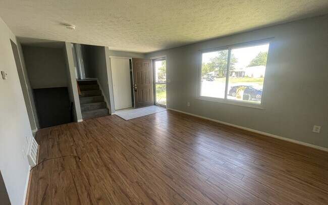 Building Photo - 831 Orchard Glen Ct