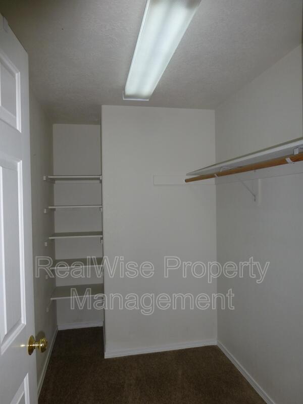 Building Photo - 737 NE Nickernut Ave