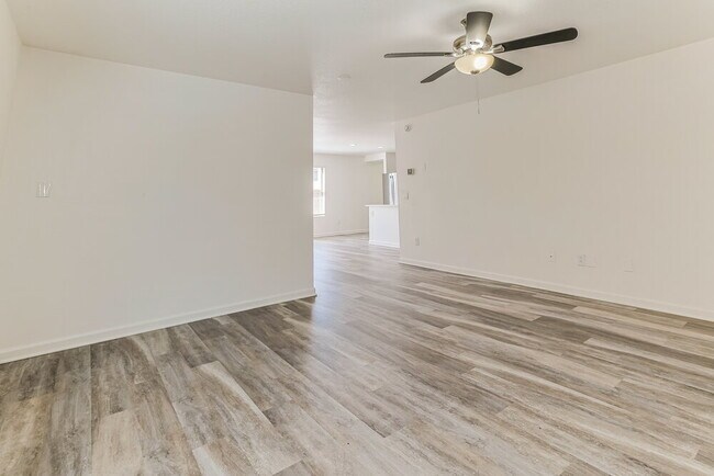 Foto del edificio - 2361 E 35th Ave