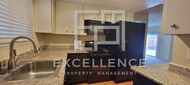 Foto del edificio - 3/2 House with Updated Kitchen, Water Softener, Gated Pool and Pet Negotaible