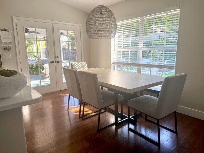 Foto del edificio - 1774 Primrose Ln