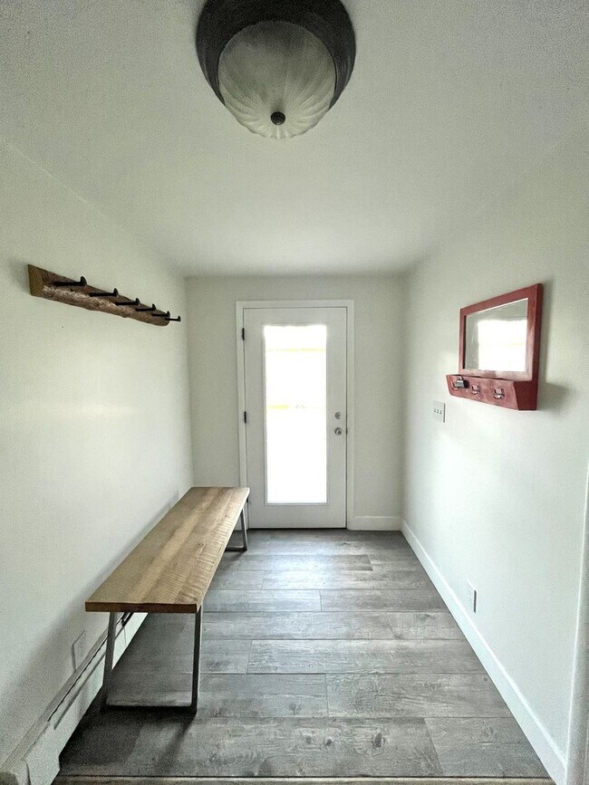 Building Photo - Fully Furnished Home for Lease Near Hospit...