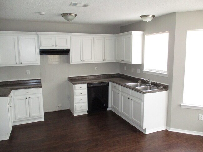 Building Photo - 2401 Cherry Creek Cir