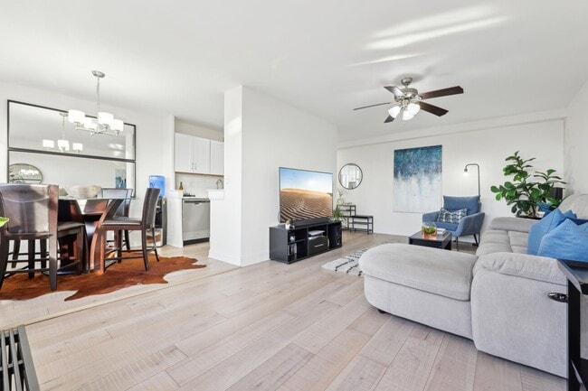 Building Photo - APARTMENT