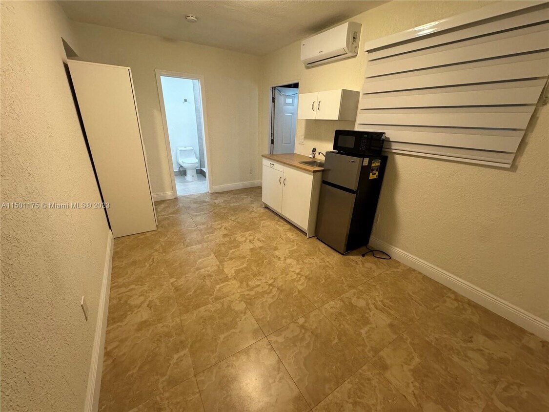 Primary Photo - 1430 W 32nd St