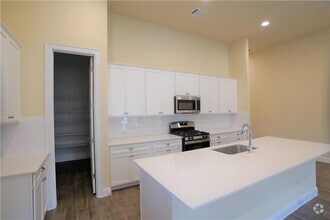 Building Photo - 600 C-Bar Ranch Trl