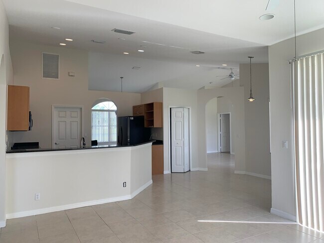 Building Photo - 2566 SW Fair Isle Rd