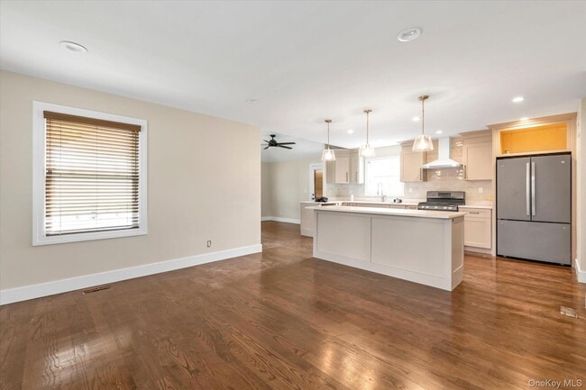 Building Photo - 85 Clement St