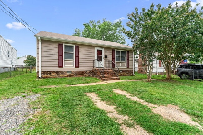 Building Photo - 104 N Oak Ave