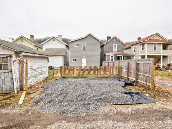 Foto del edificio - 3 Bedroom Updated Home in Aliquippa