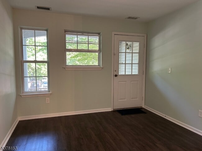 Building Photo - 404 Chatfield Dr