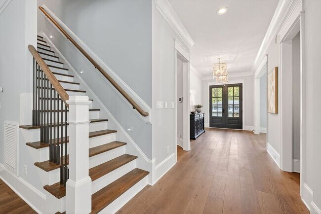 Building Photo - 3419 Edgemont Dr