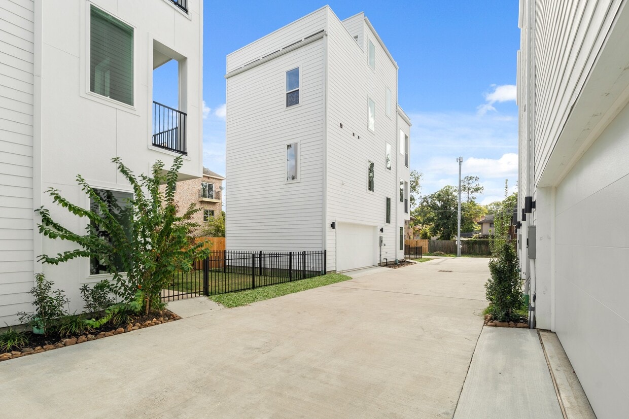 Building Photo - 1309 Rosewood St