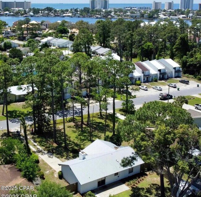 Foto del edificio - 6328 Causeway Rd