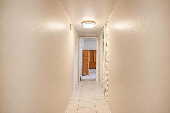 Building Photo - 401 N Ocean Blvd