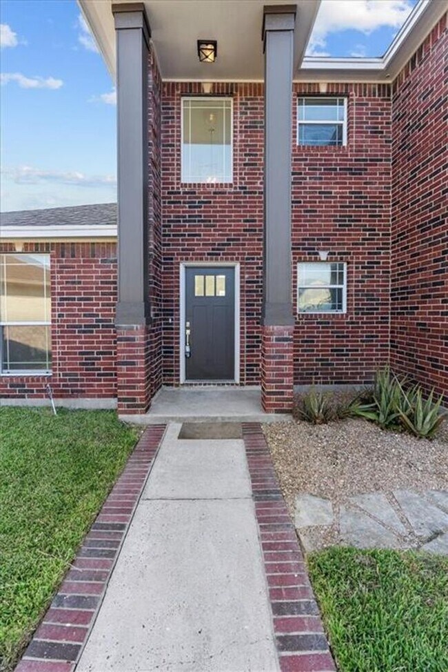 Foto del edificio - 2421 Songbird Ln