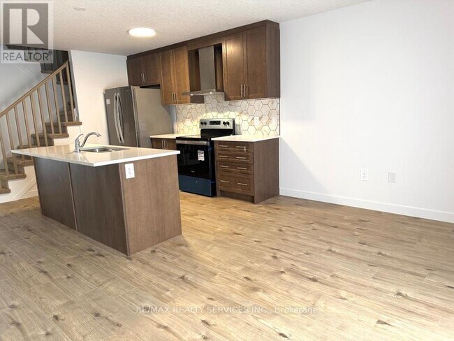 Building Photo - 21 Pin Oaks Cmn