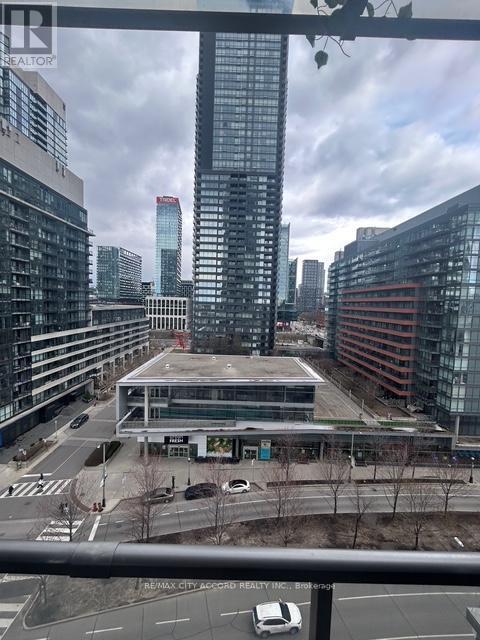 Building Photo - 15 Fort York Blvd