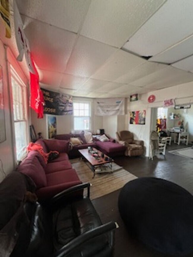 Foto del edificio - 5 BR / 2 BA House Near Bryan Park - Available August 2026!