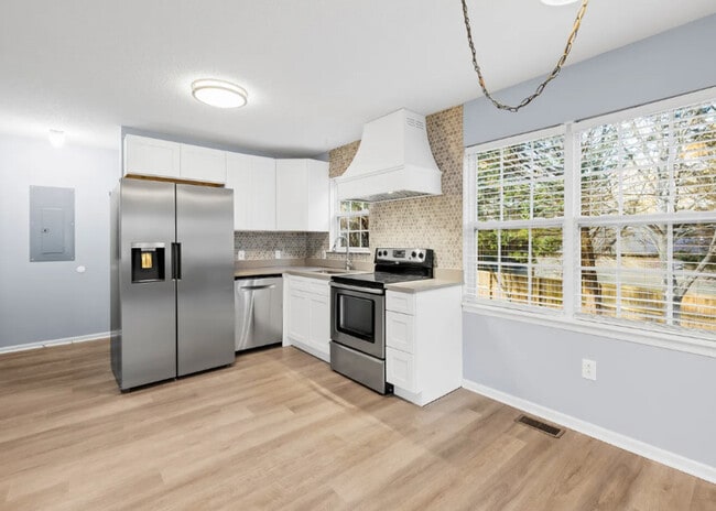 Foto del edificio - 7610 Sarah Dr