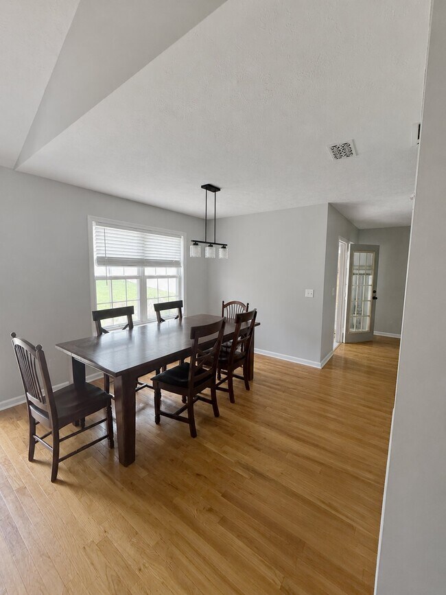 Foto del edificio - 409 Williamsport Dr