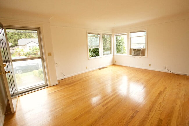 Living room - 1409 NE 71st Ave